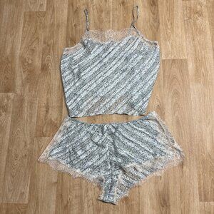 VICTORIA’S SECRET PAJAMAS CAMI & SHORTS SET DAINTY FLORAL LACE SIZE XL SOFT GIRL